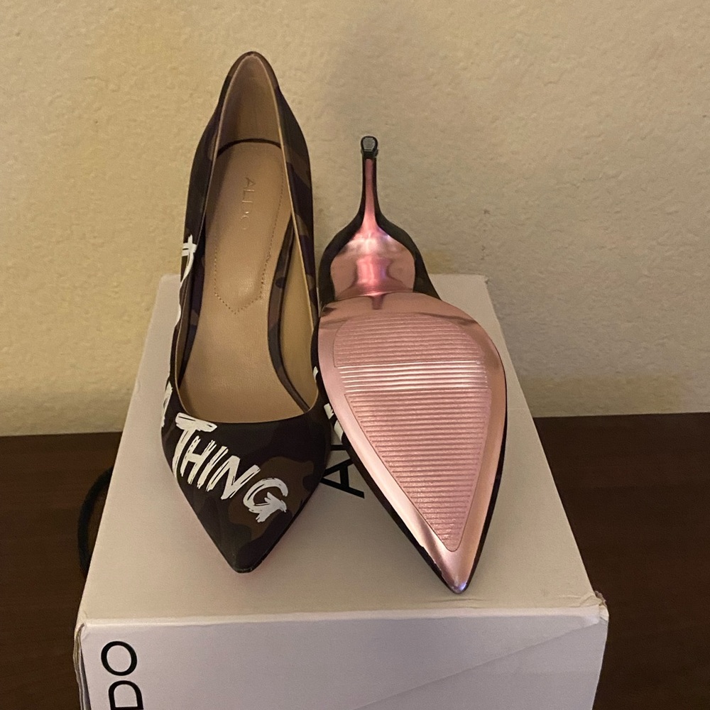 Brand new, never worn - Picture 2 of 3
